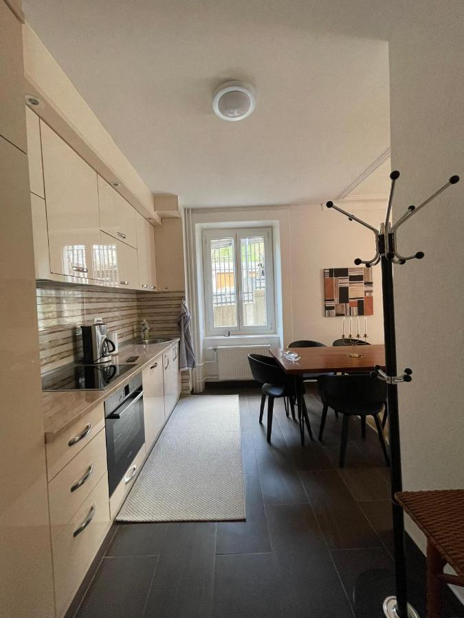 Appartement Luna Avec Parking Couvert Prive 르로끌 외부 사진